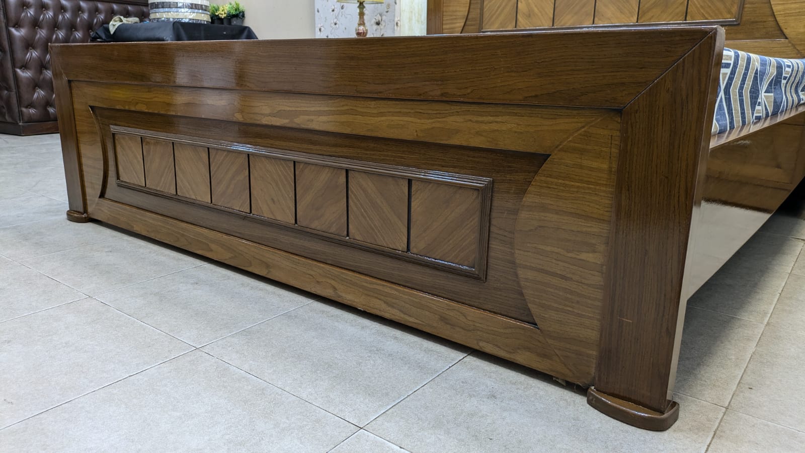 King Size Bed With 2 Side table