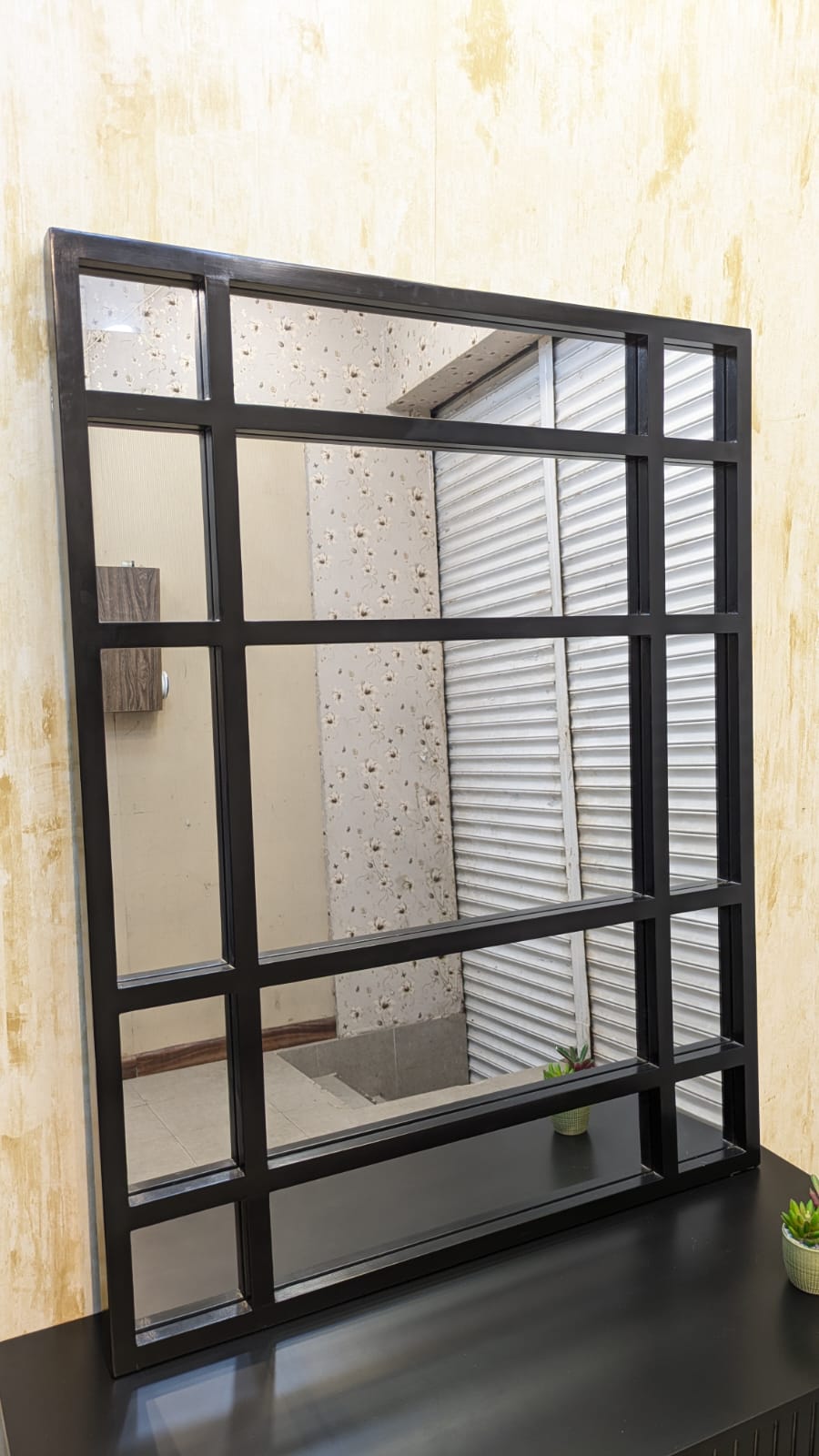 Hoid Console with Wall Mounted Mirror