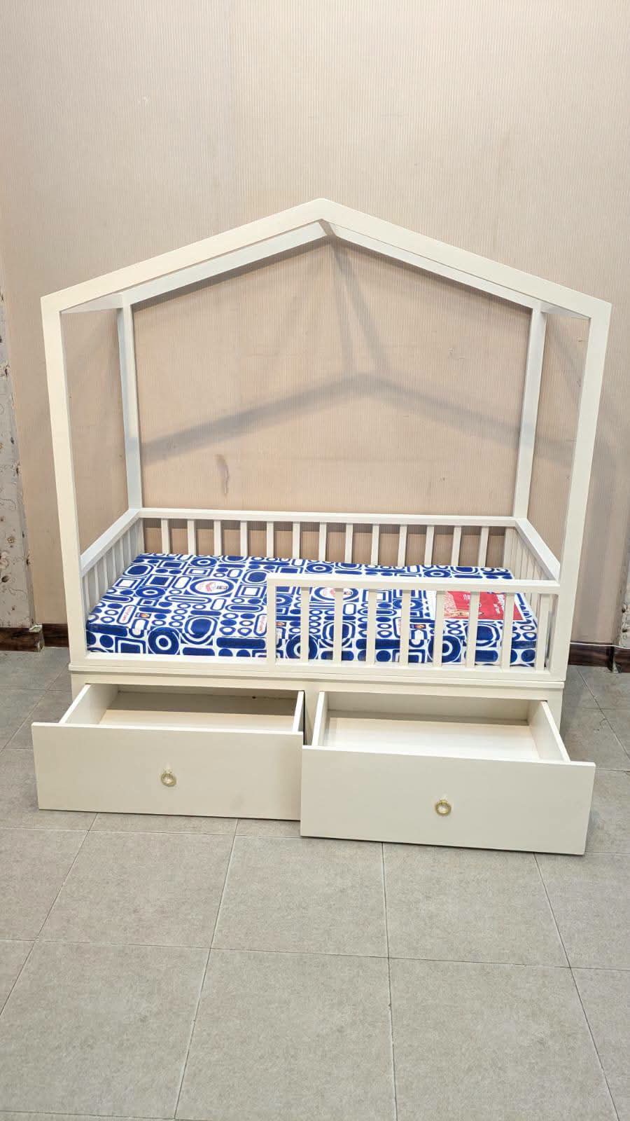 Kid's House Style Bed with Mattress