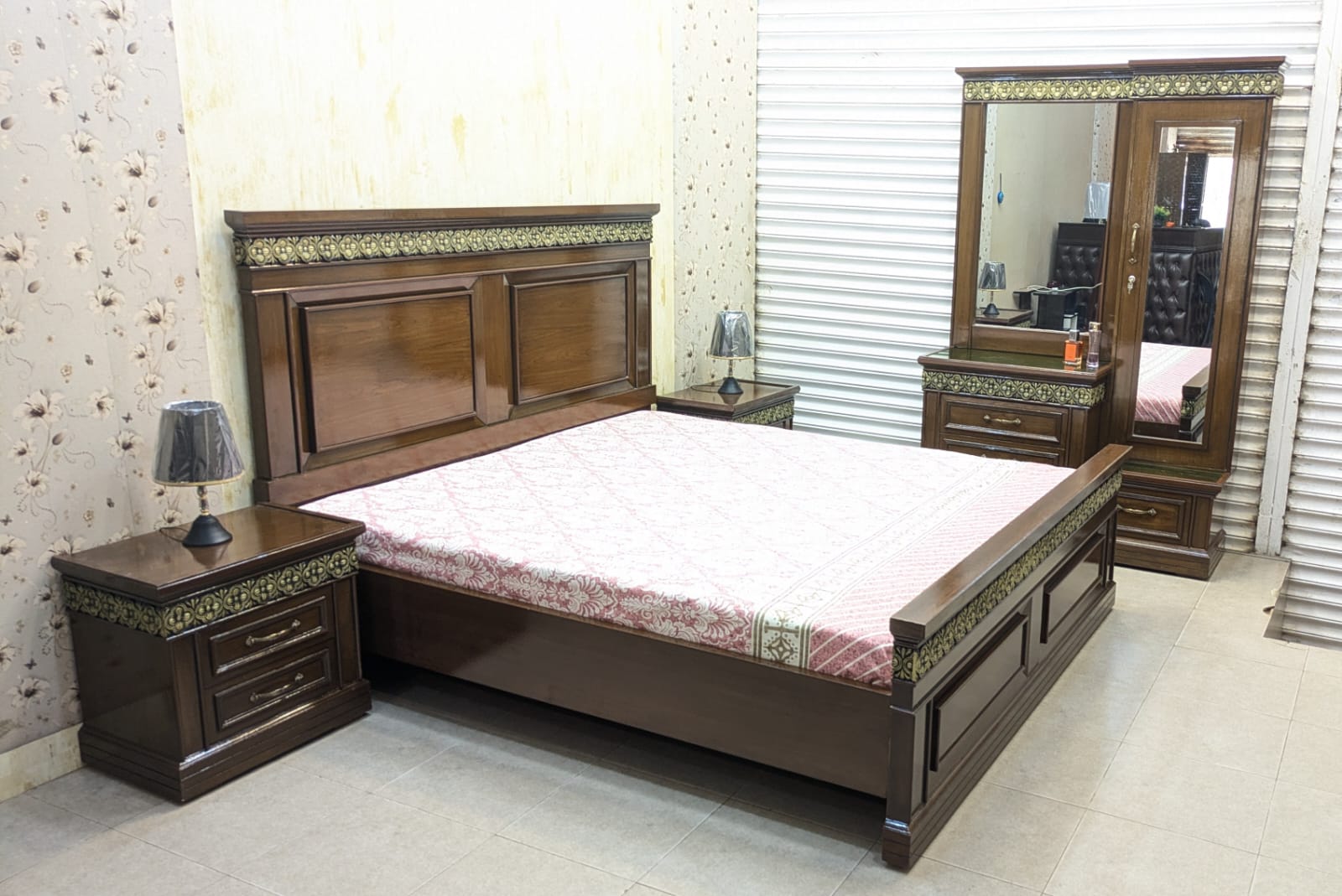 Elegant King Size Bedroom Set