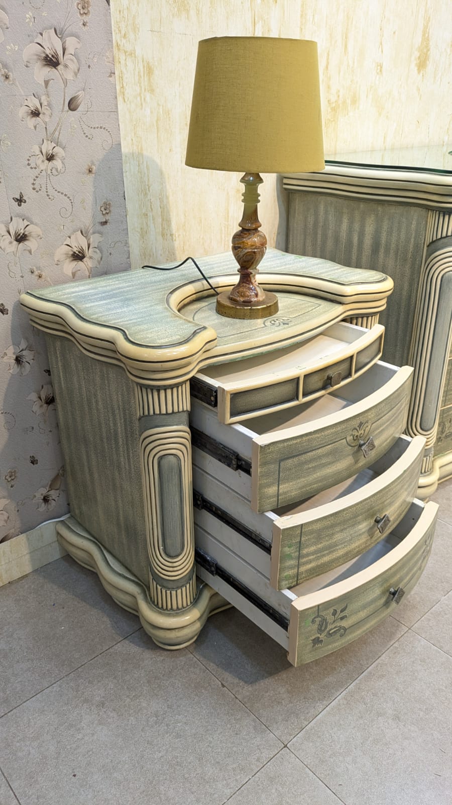 Chester With 2 Side Tables
