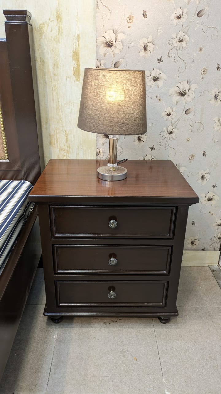 King Size Bed With 2 Side Tables