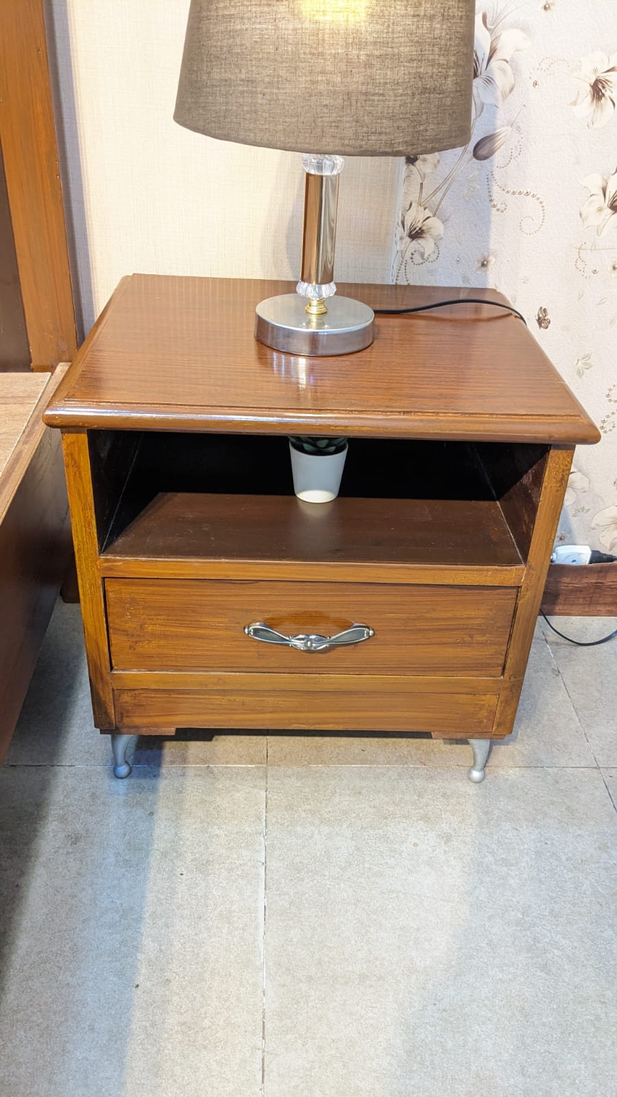 Queen Size Bed With 2 Side Tables