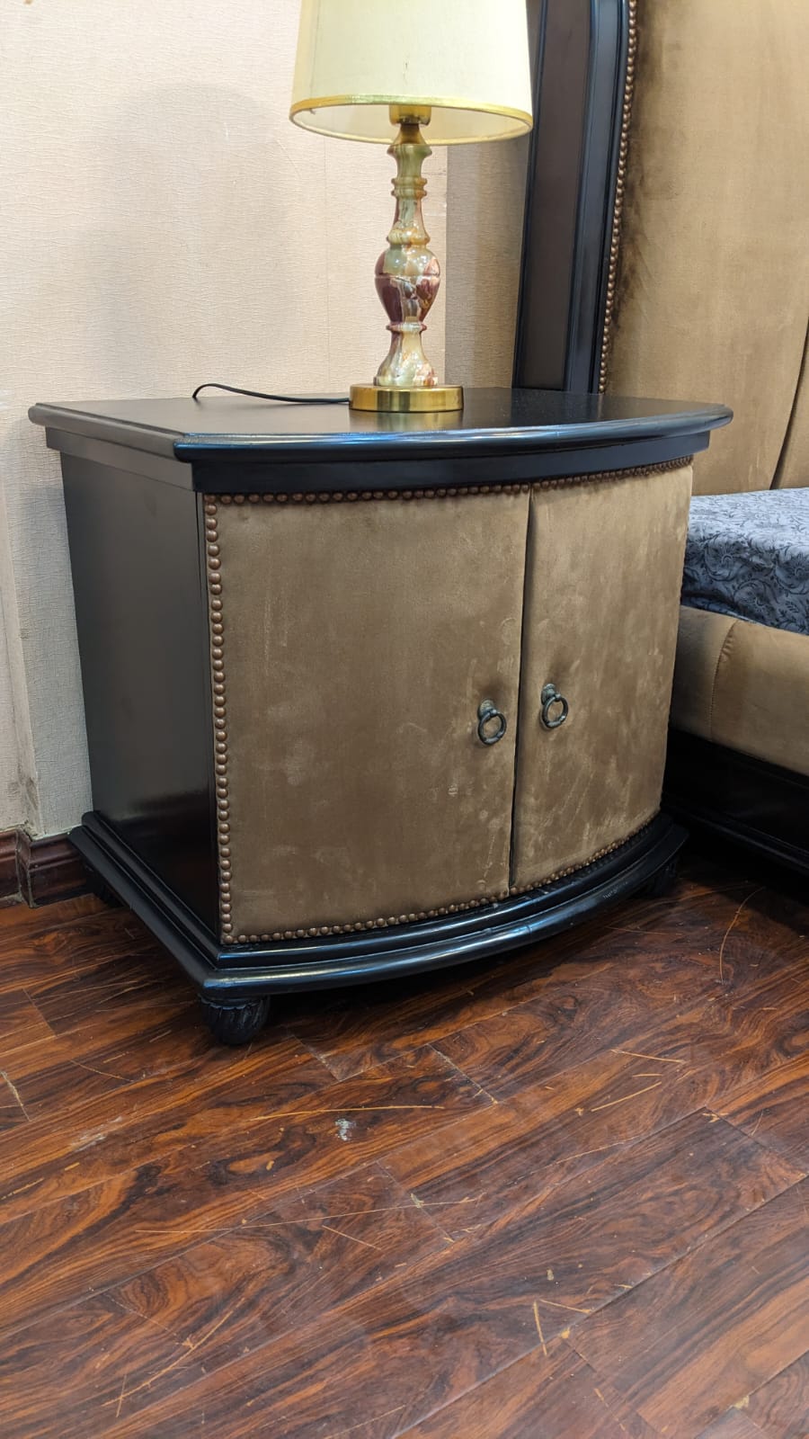 🔥Habitt🔥 King Size Bed with 2 Side Tables & Dressing Table