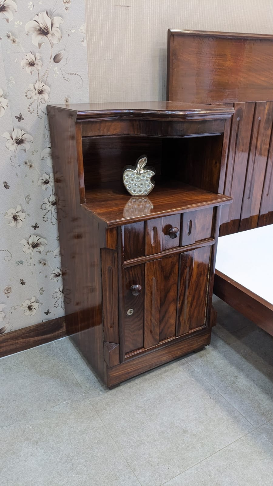 Pure Sheesham Wood King Size Bed with 1 Side Table