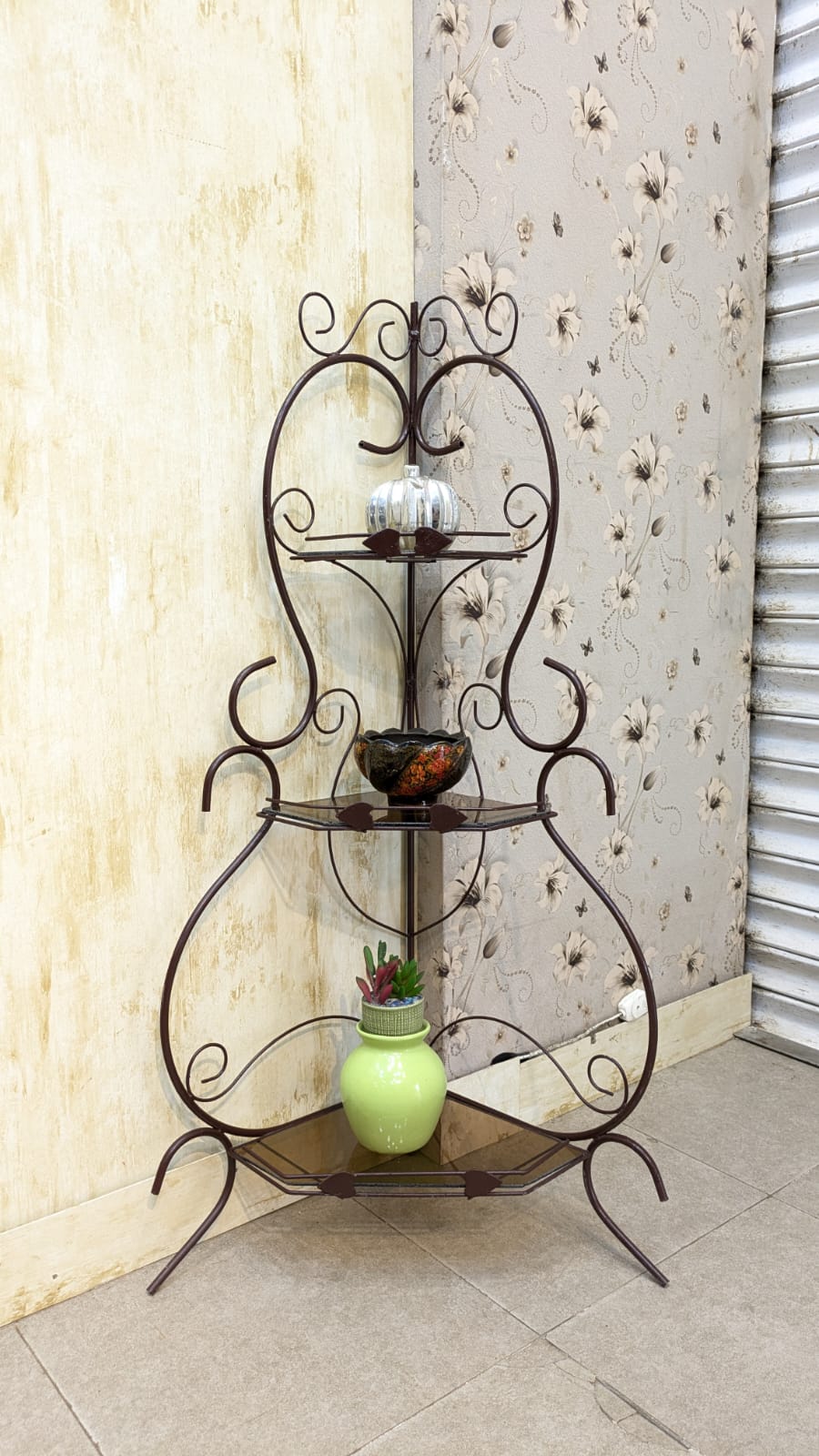 Corner display Shelf