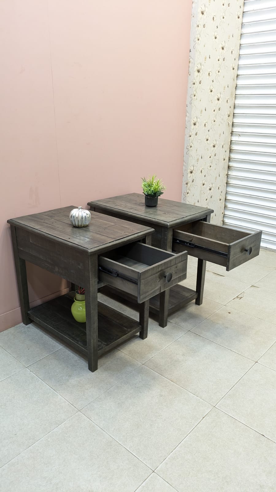 Imported American Ashley Furniture borlofeild Pair of Corner Table