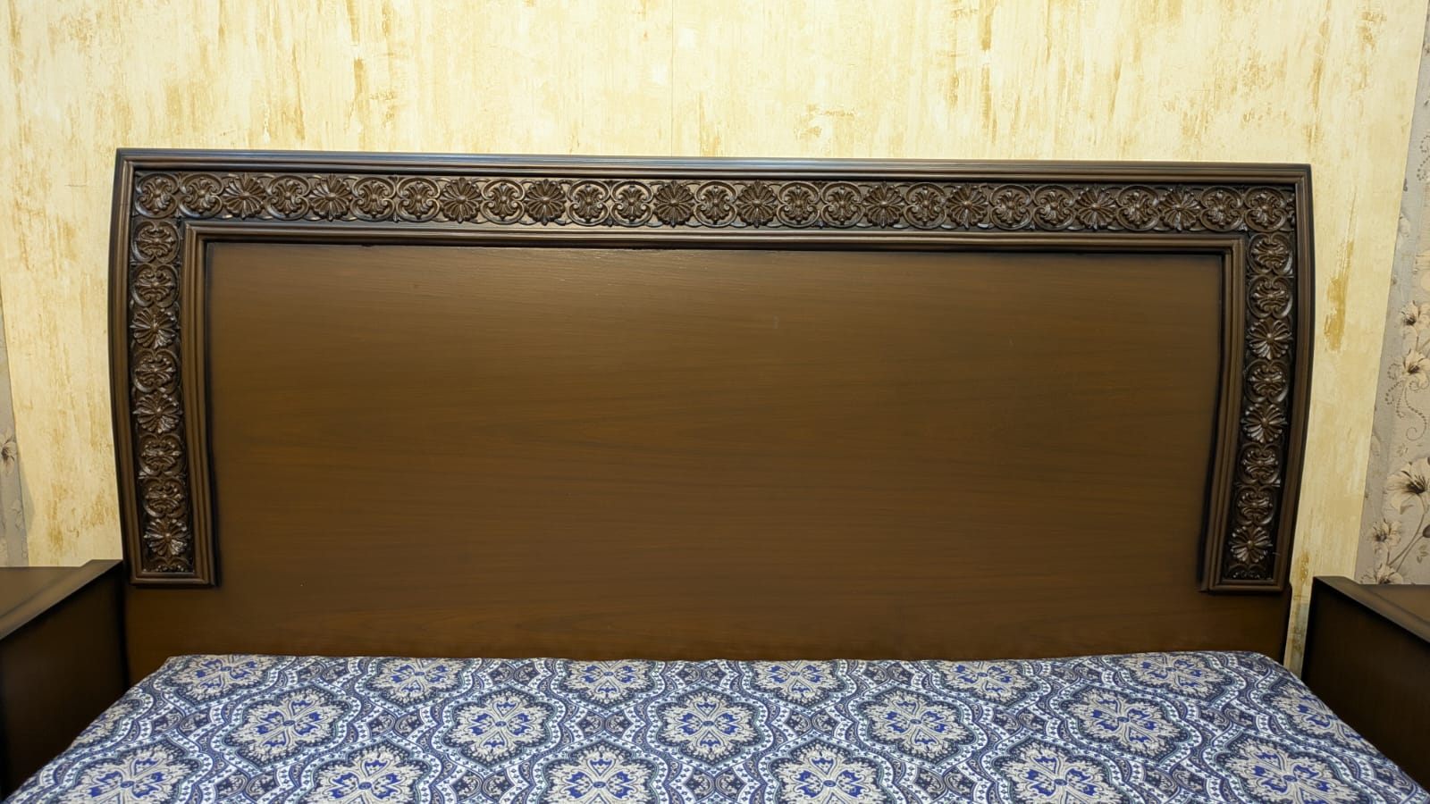 King Size Bed With 2 Side Tables and Dressing Table