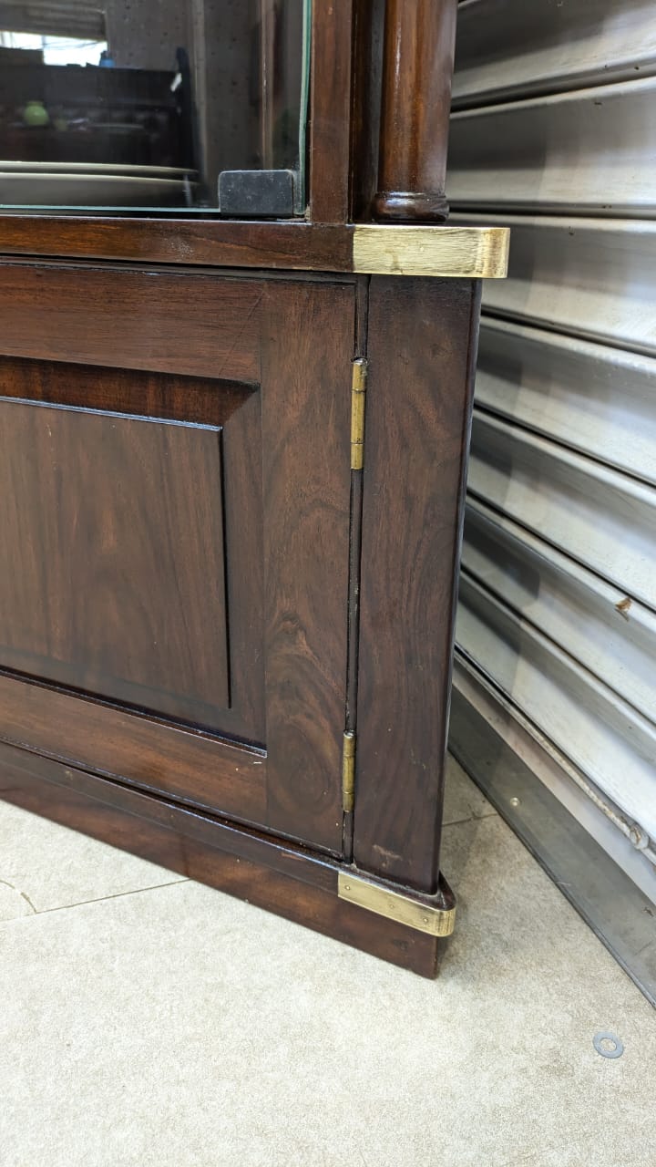 Crockery divider