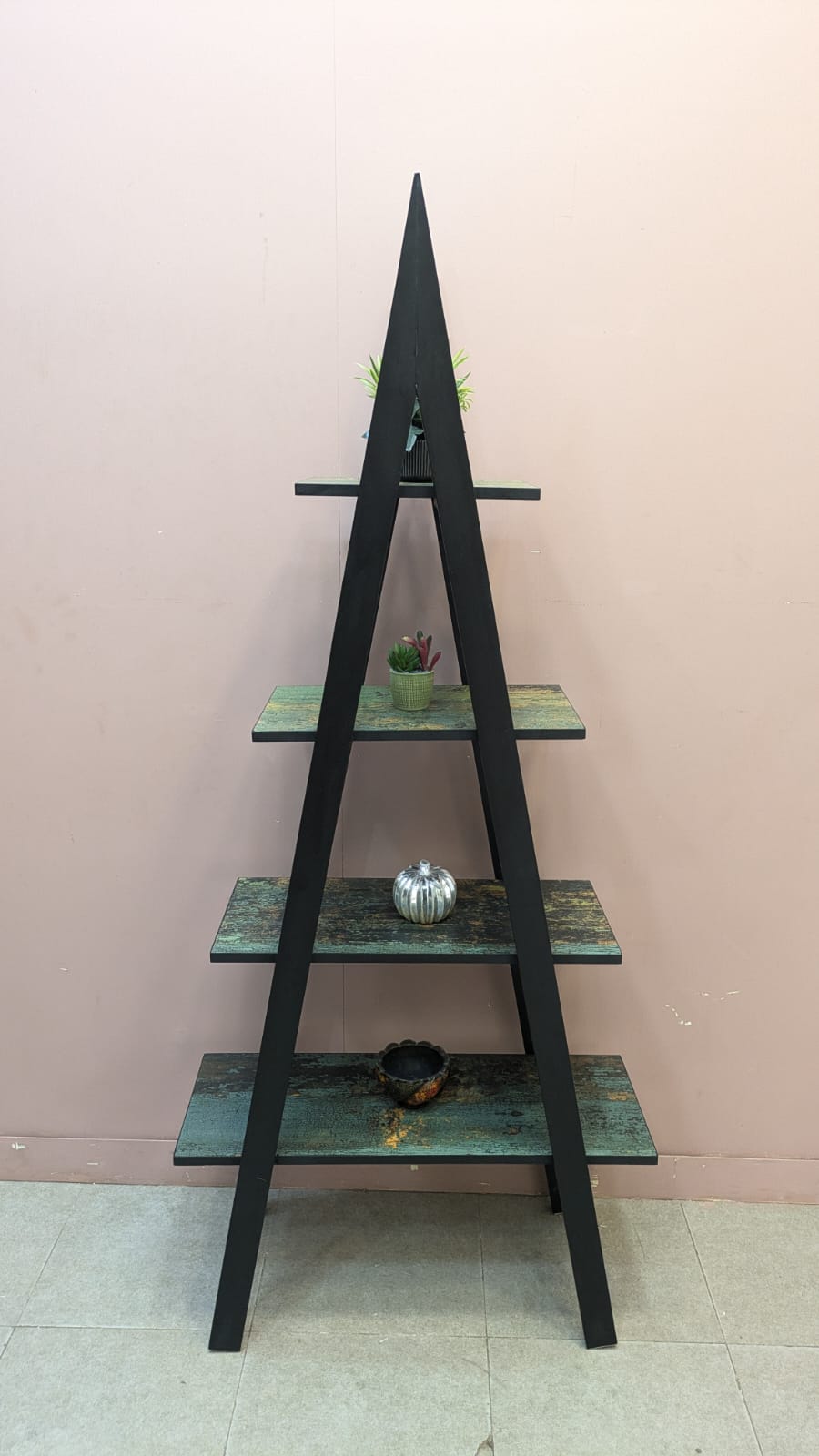 BRAND NEW – PREMIUM DISPLAY SHELF