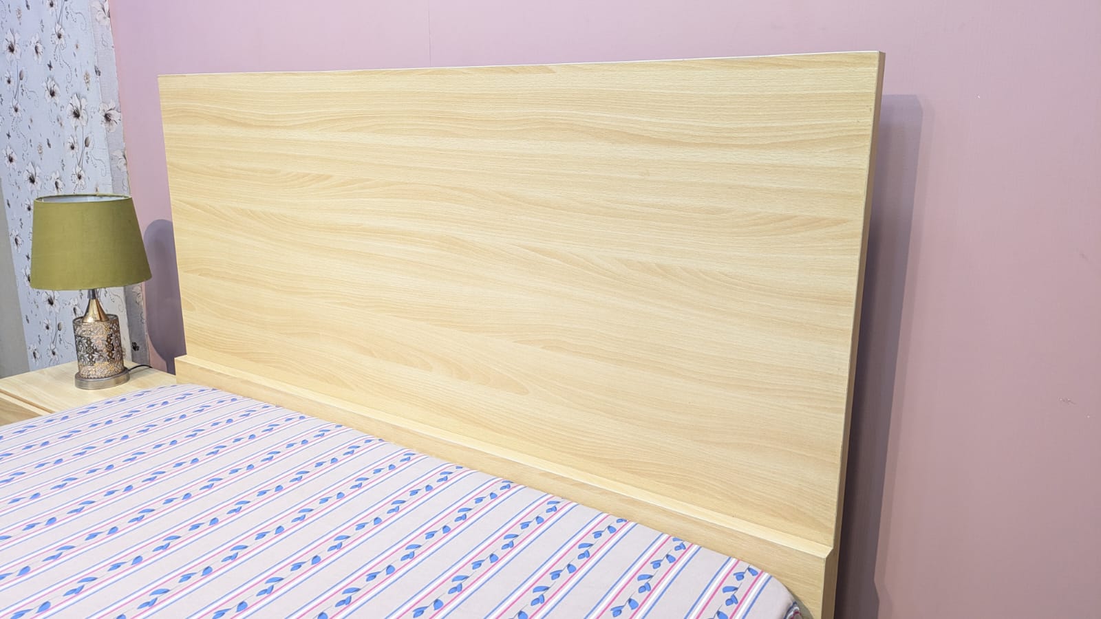 BEAUTIFUL QUEEN SIZE BED – AS GOOD As
