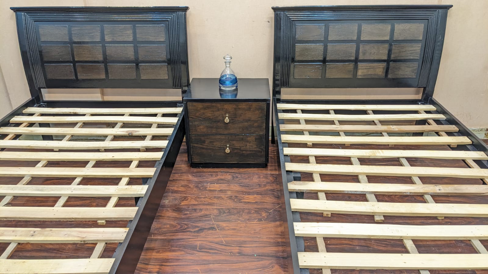 Pair of Single Bed with Shared Side Table