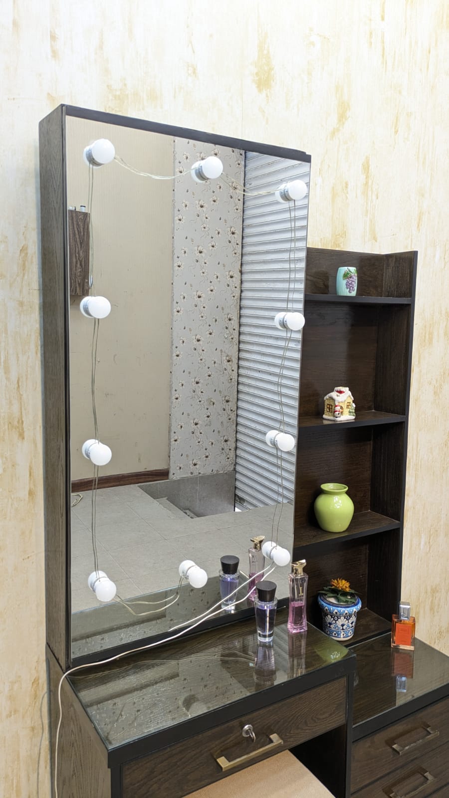 Modern Dressing Table with stool