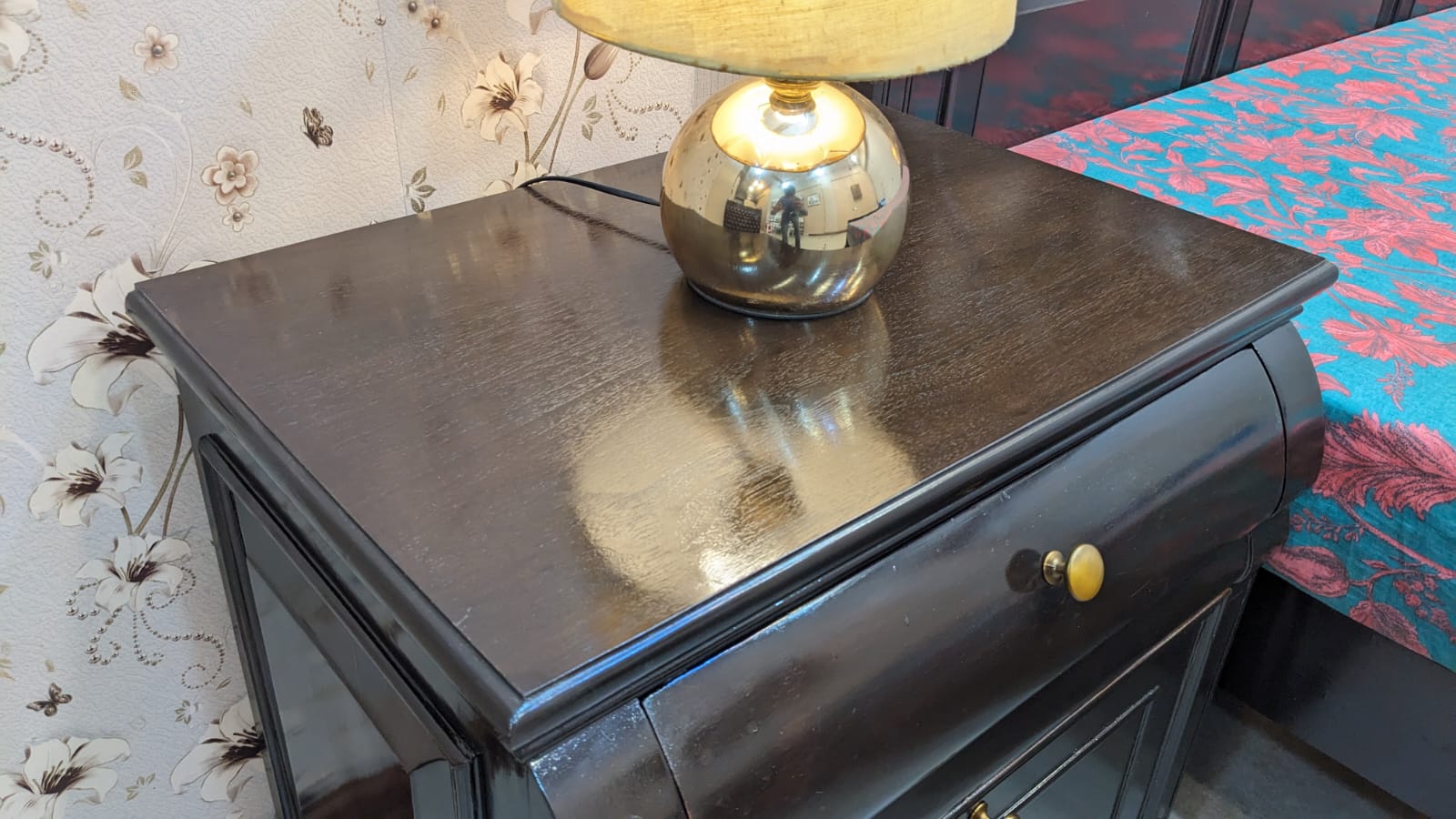 King Size Bed With 2 Side Tables and Dressing Table