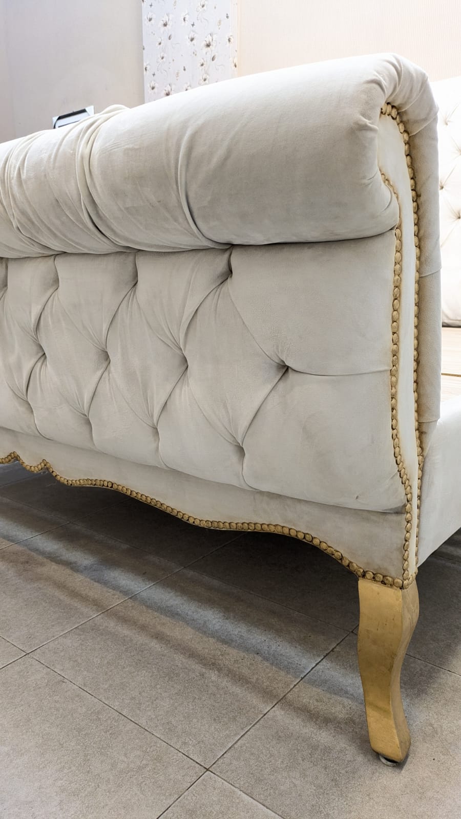 Modern Chesterfield Design Queen Size Bed