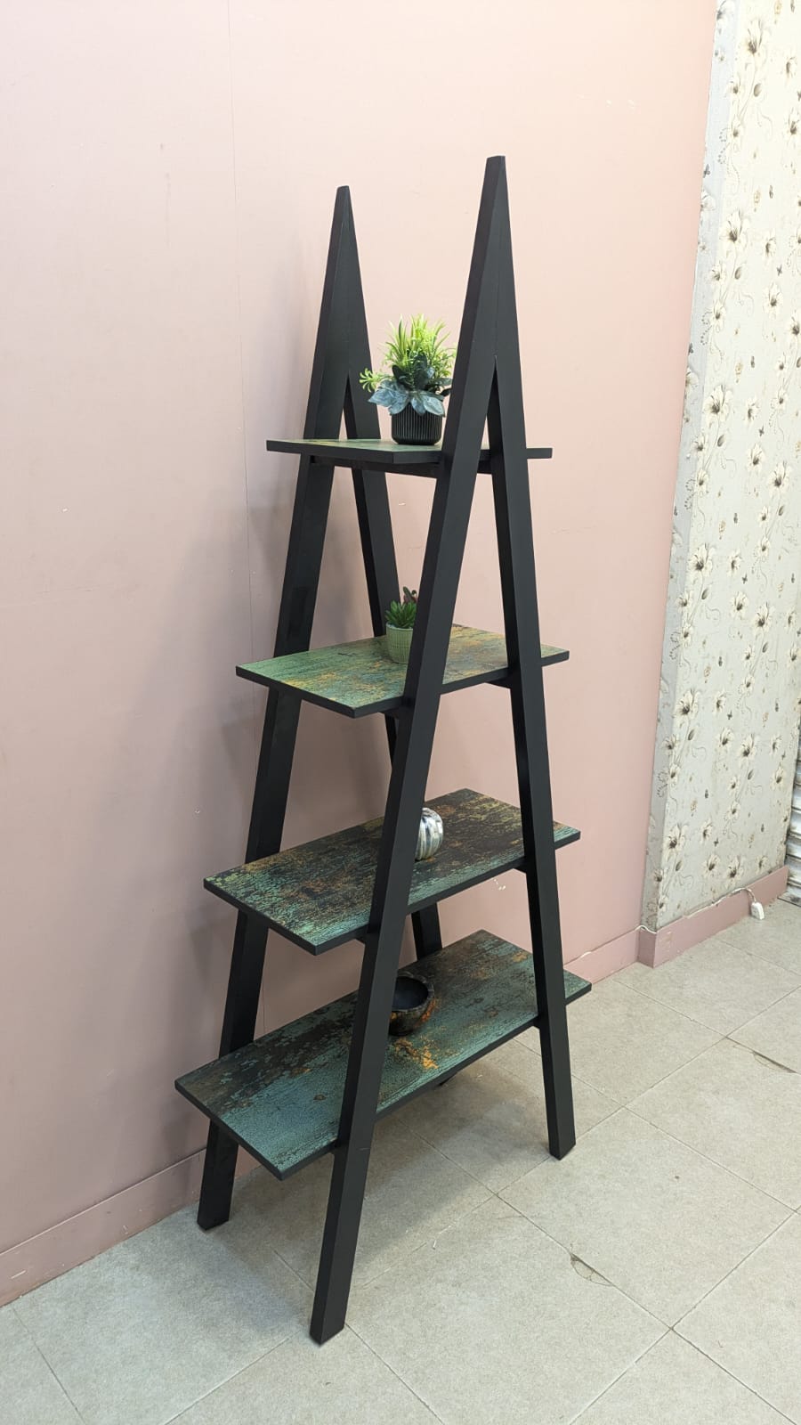 BRAND NEW – PREMIUM DISPLAY SHELF