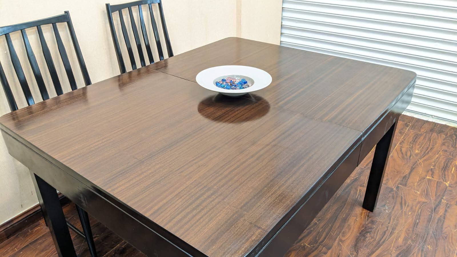 Extendable 6 Seater Dining Table with Extra Chair