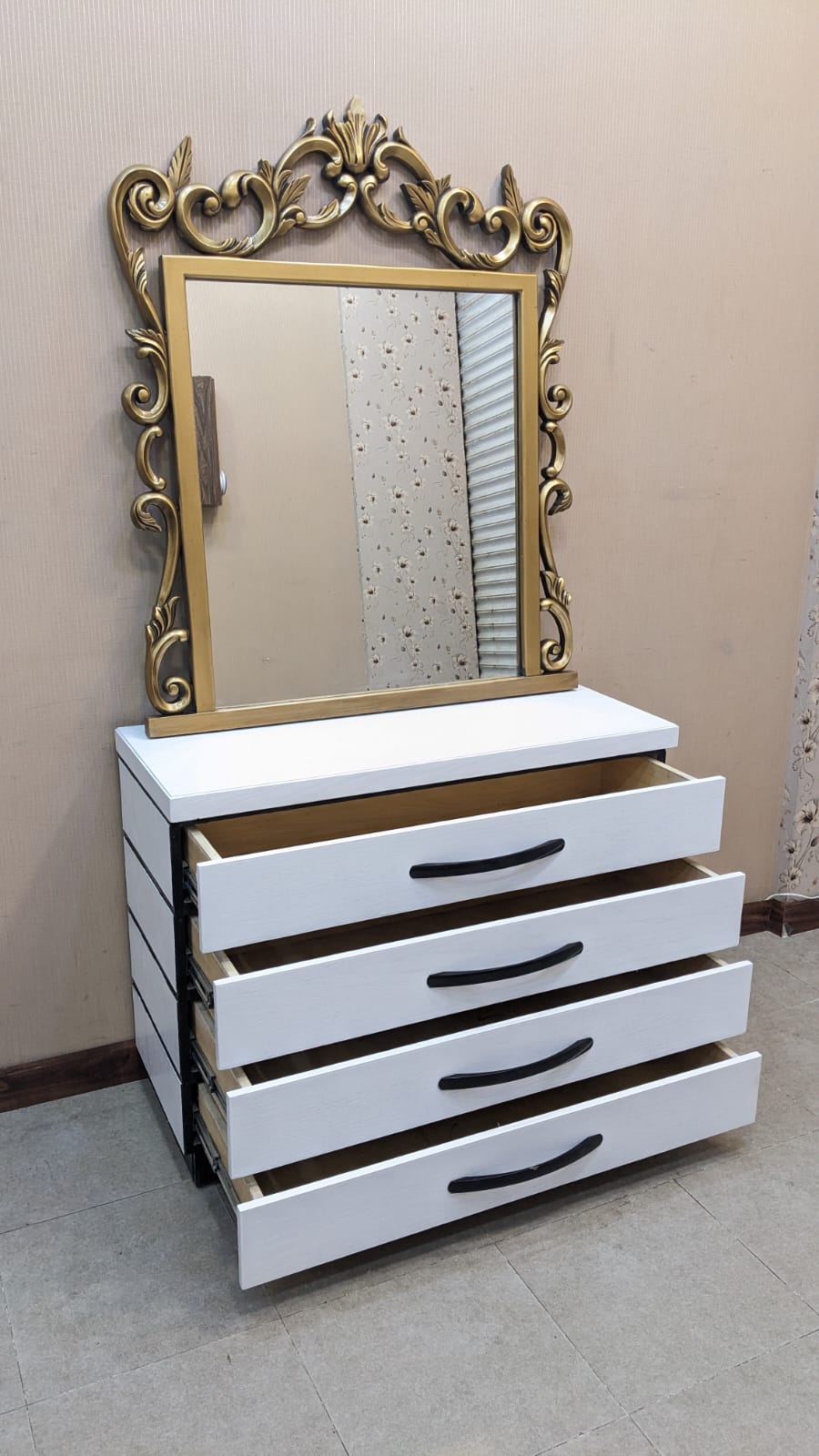 King Size Bed With 2 Side Tables and Dressing