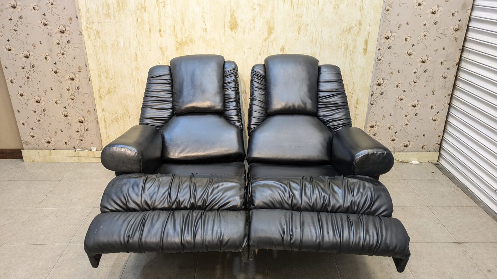 Super Comfortable 2-Seater Recliner Sofa