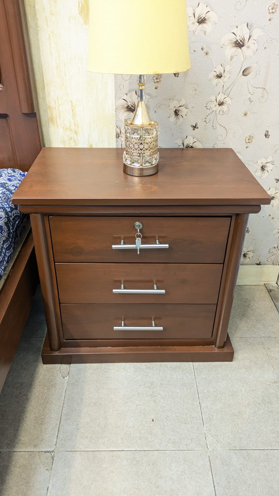 King Size Bed With 2 Side Tables