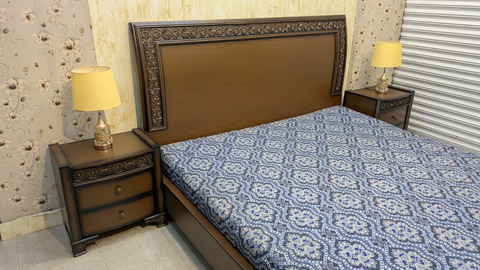 King Size Bed With 2 Side Tables and Dressing Table