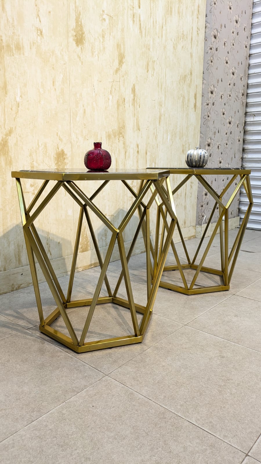 Corner table