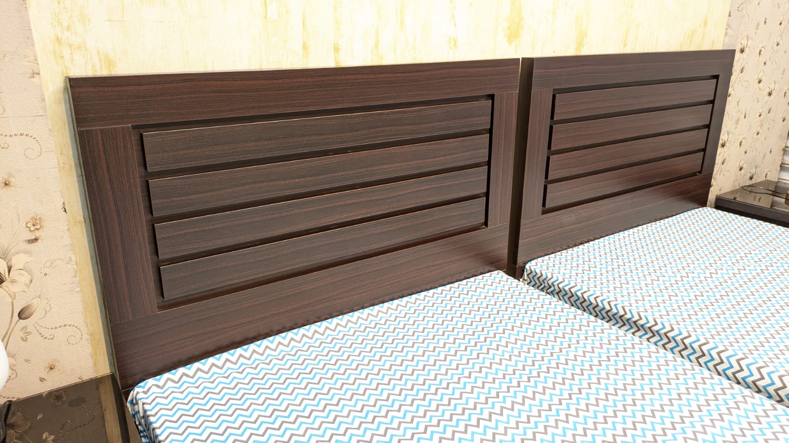 Pair of single bed with 2 Side Tables