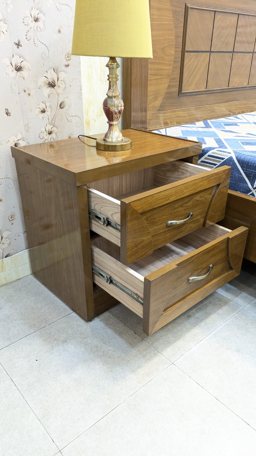 King Size Bed With 2 Side table