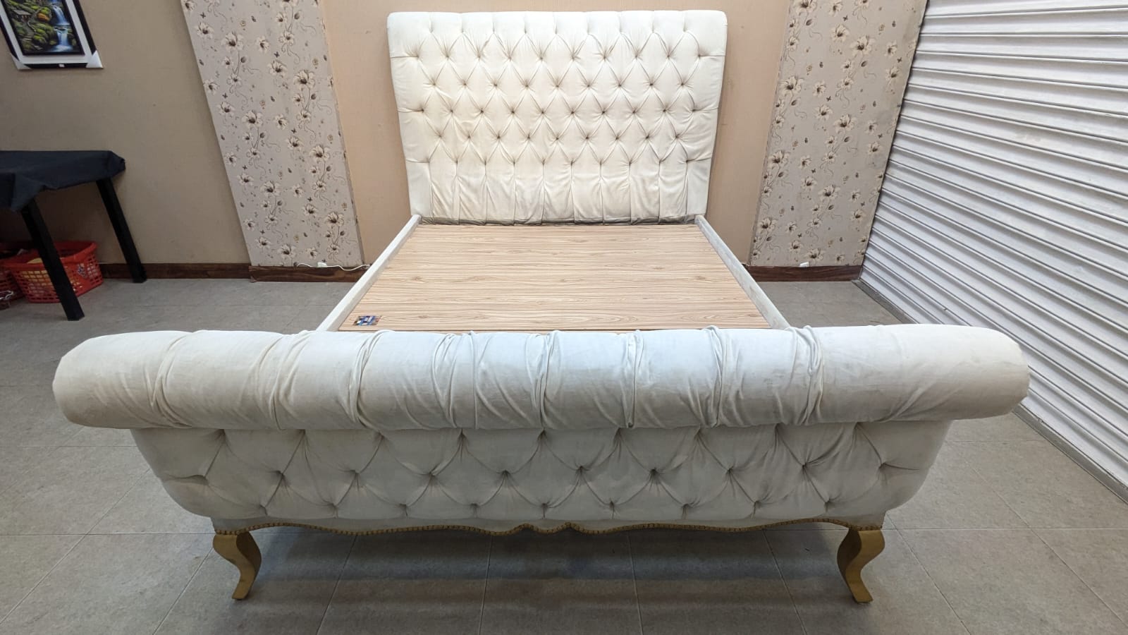 Modern Chesterfield Design Queen Size Bed