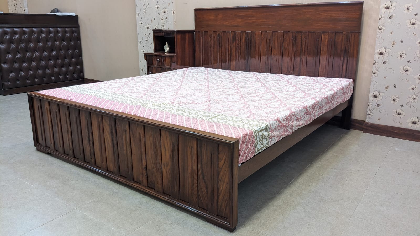 Pure Sheesham Wood King Size Bed with 1 Side Table