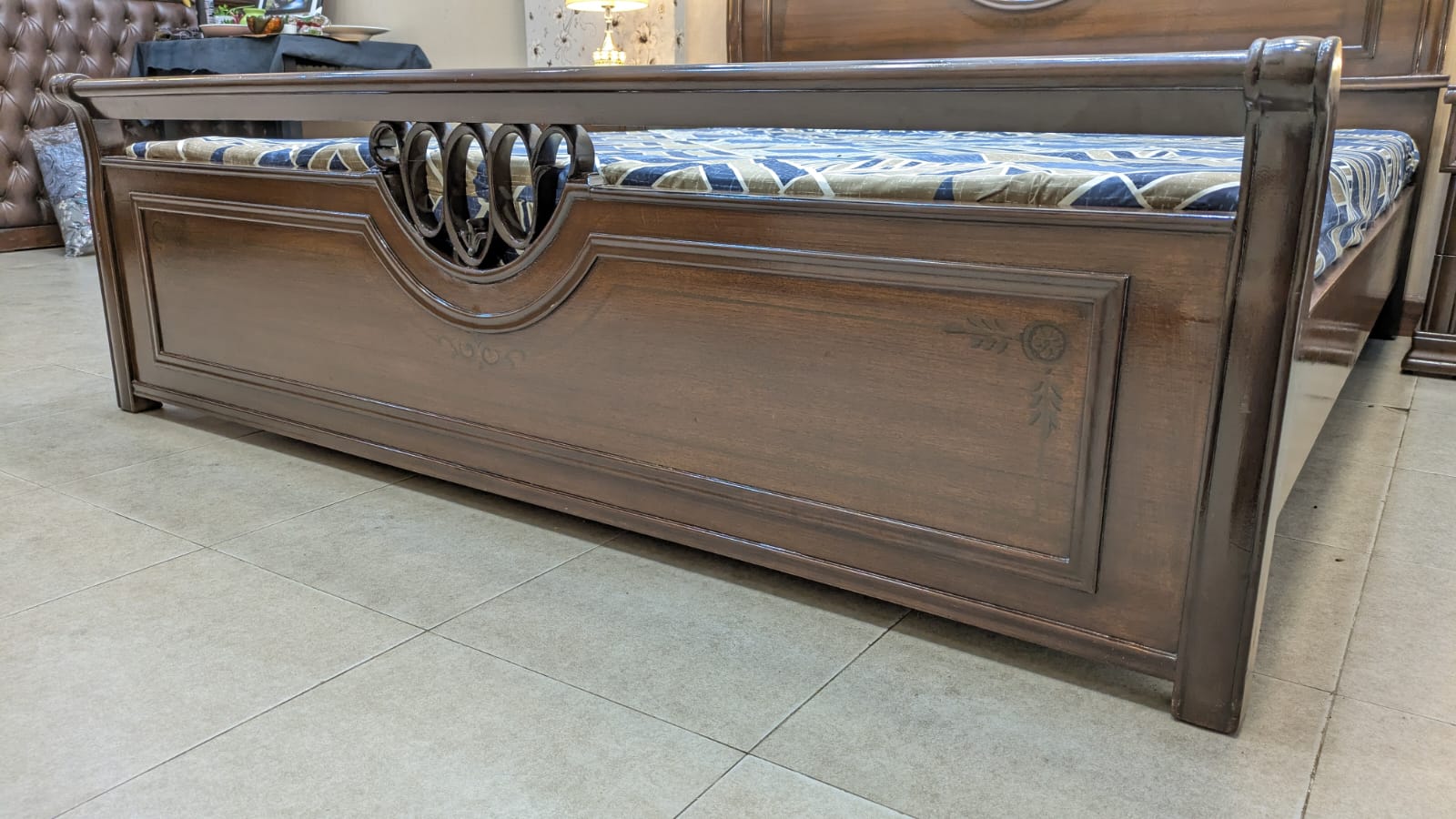 King Size Bed With 2 Side Tables and Dressing Table