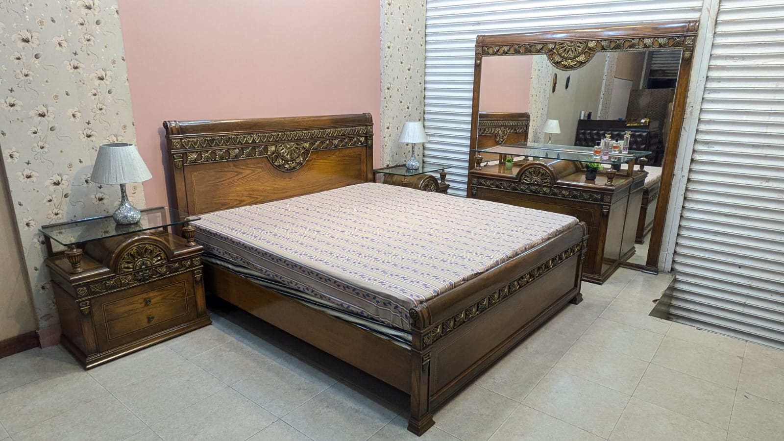 King Size Bed Set with 2 New Free Pillows