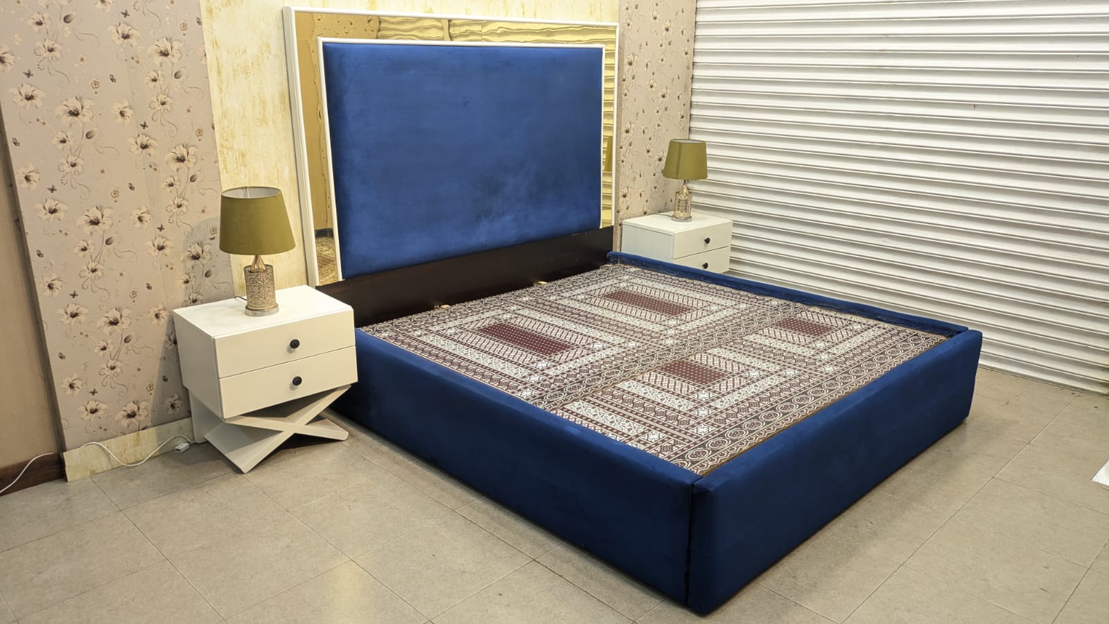 King Size Bed With 2 Side Tables
