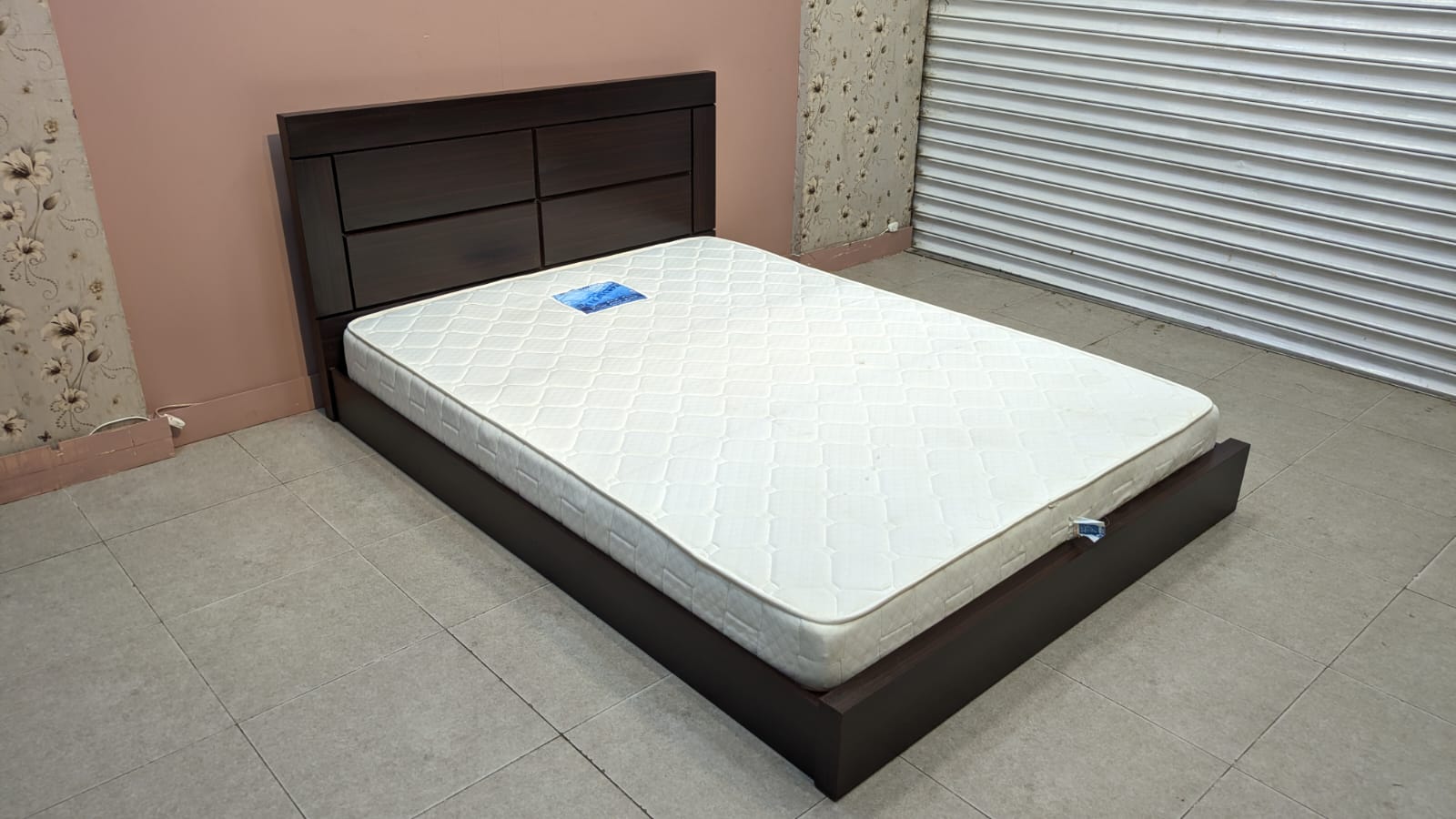 Beautiful Modern Floor Bed with Mattress –