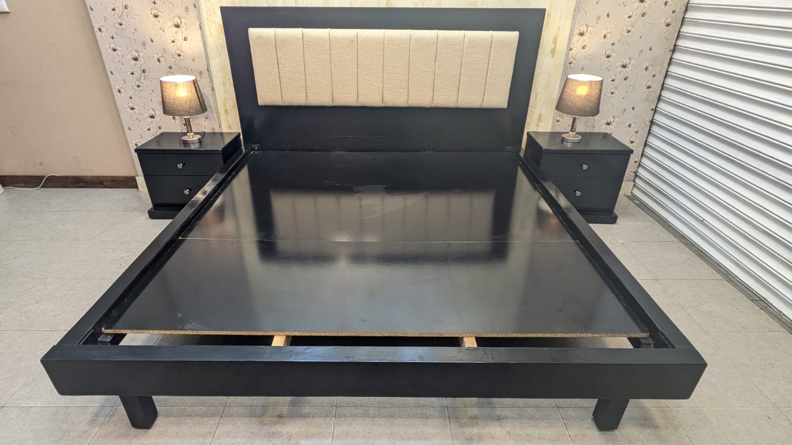 King Size Bed With 2 Side Tables