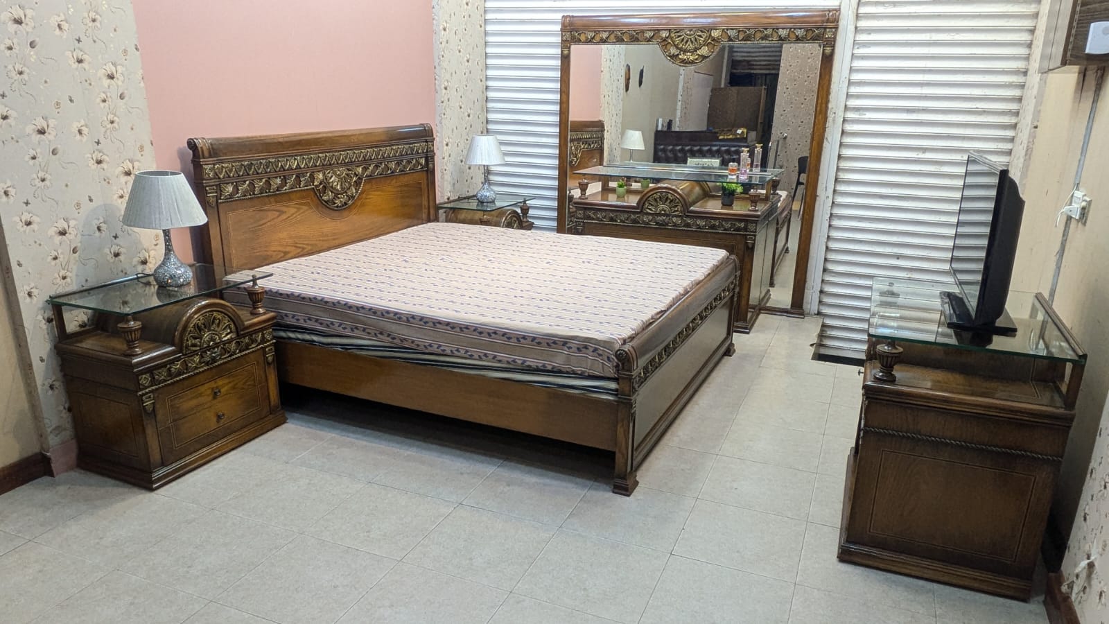 King Size Bed Set with 2 New Free Pillows
