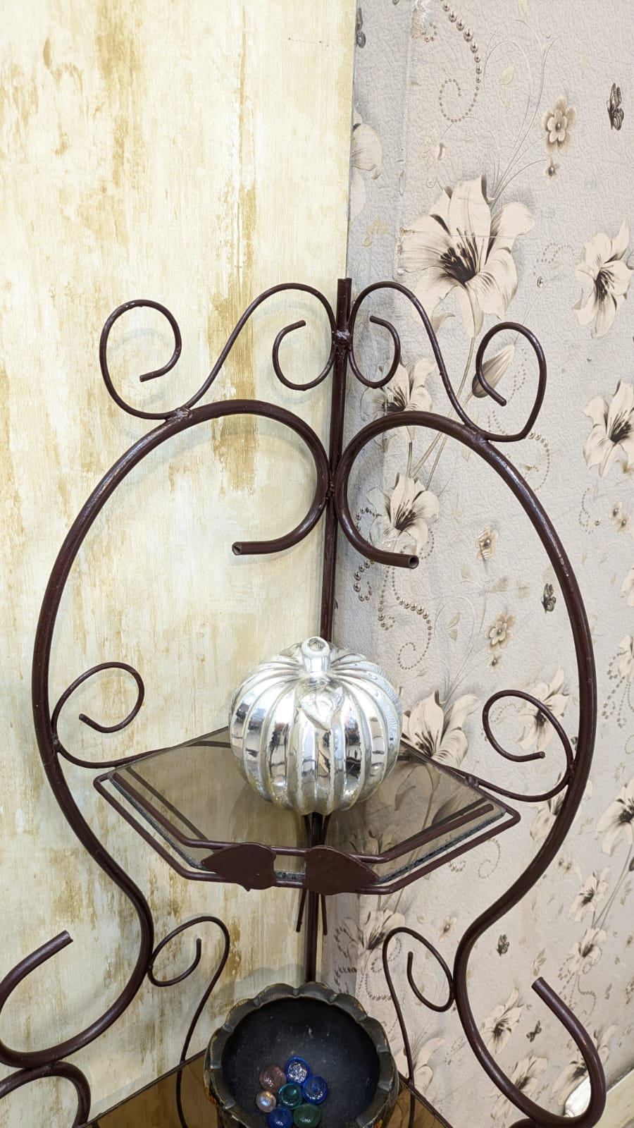 Corner display Shelf