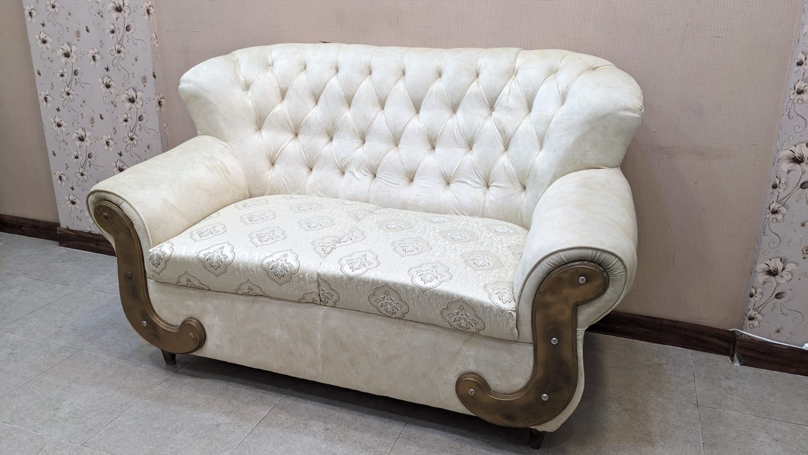 Stylish 7 Seater Sofa Set