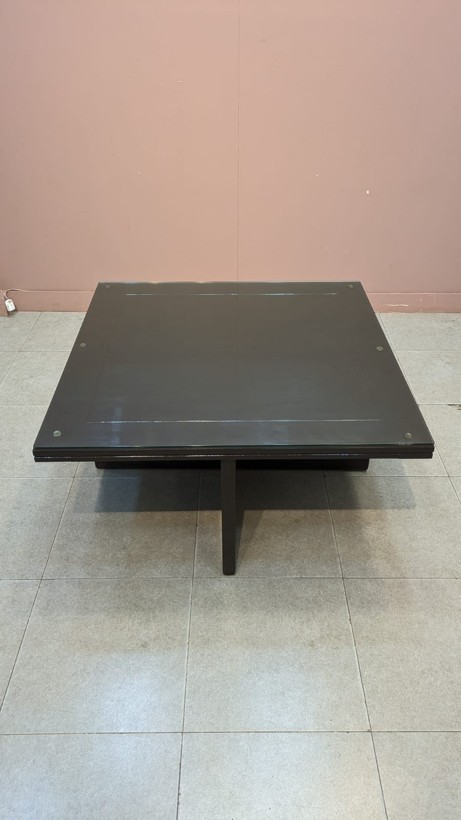 ELEGANT CENTER TABLE WITH 4 CUSHIONED STOOLS