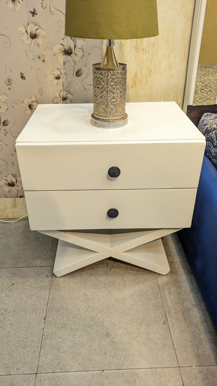 King Size Bed With 2 Side Tables