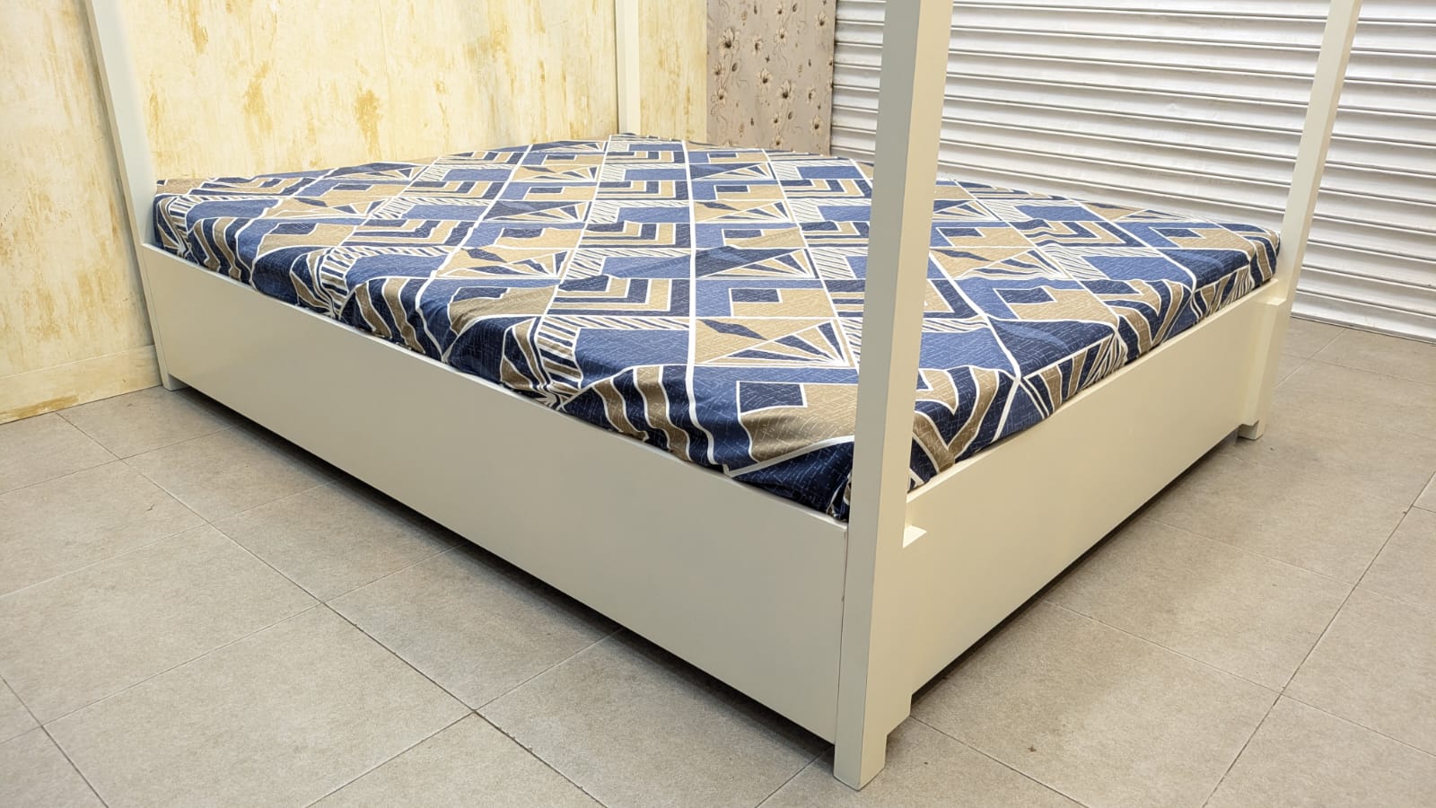 Queen Size Bed With Master Molty Foam Mattress