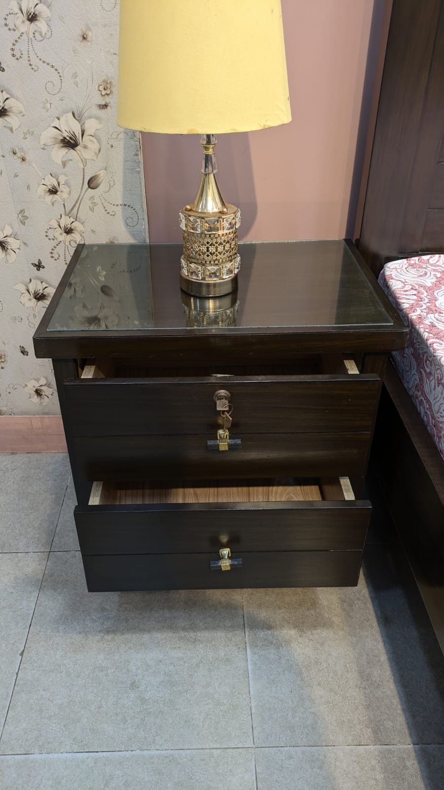 Elegant Queen Size Bed with 2 Side Tables