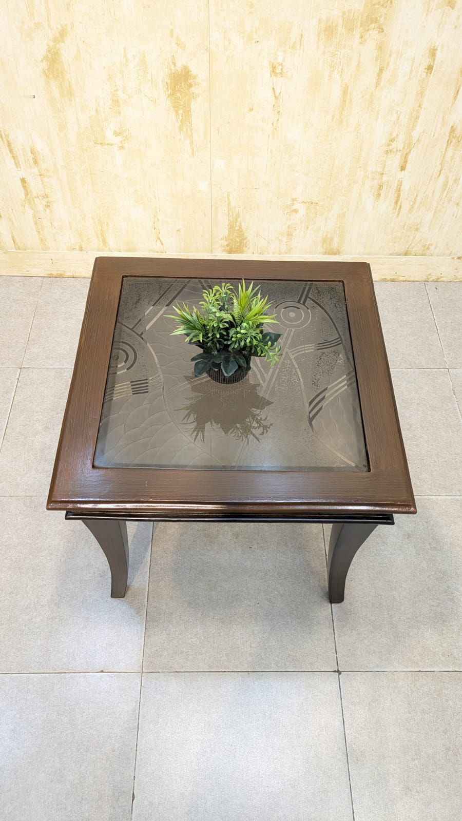 Corner table