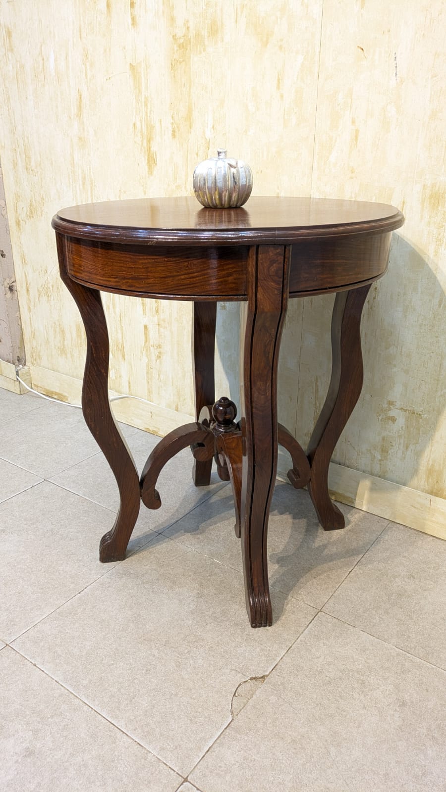 Corner Table