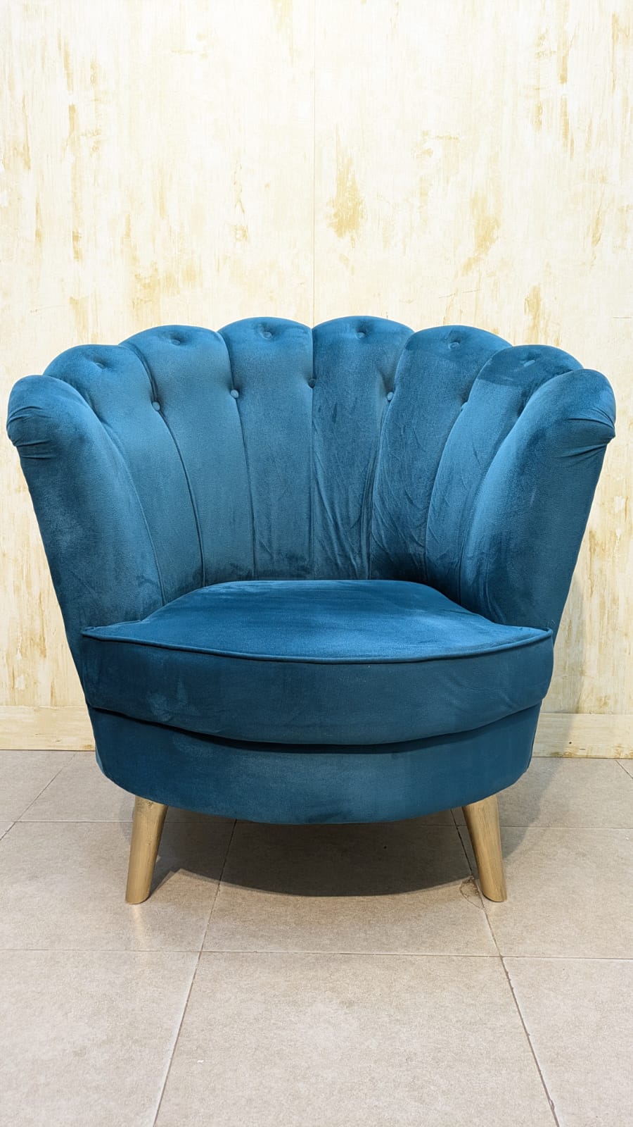 BEAUTIFUL PAIR OF ACCENT CHAIRS WITH MATCHING TABLE