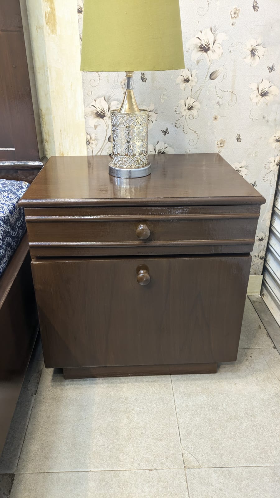 King Size Bed With 2 Side Tables