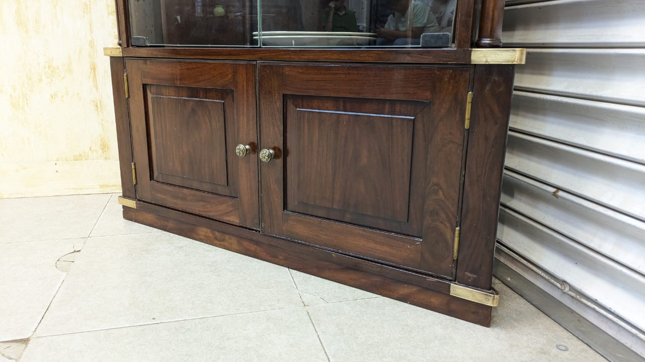 Crockery divider
