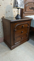 Single bed with 1 side table