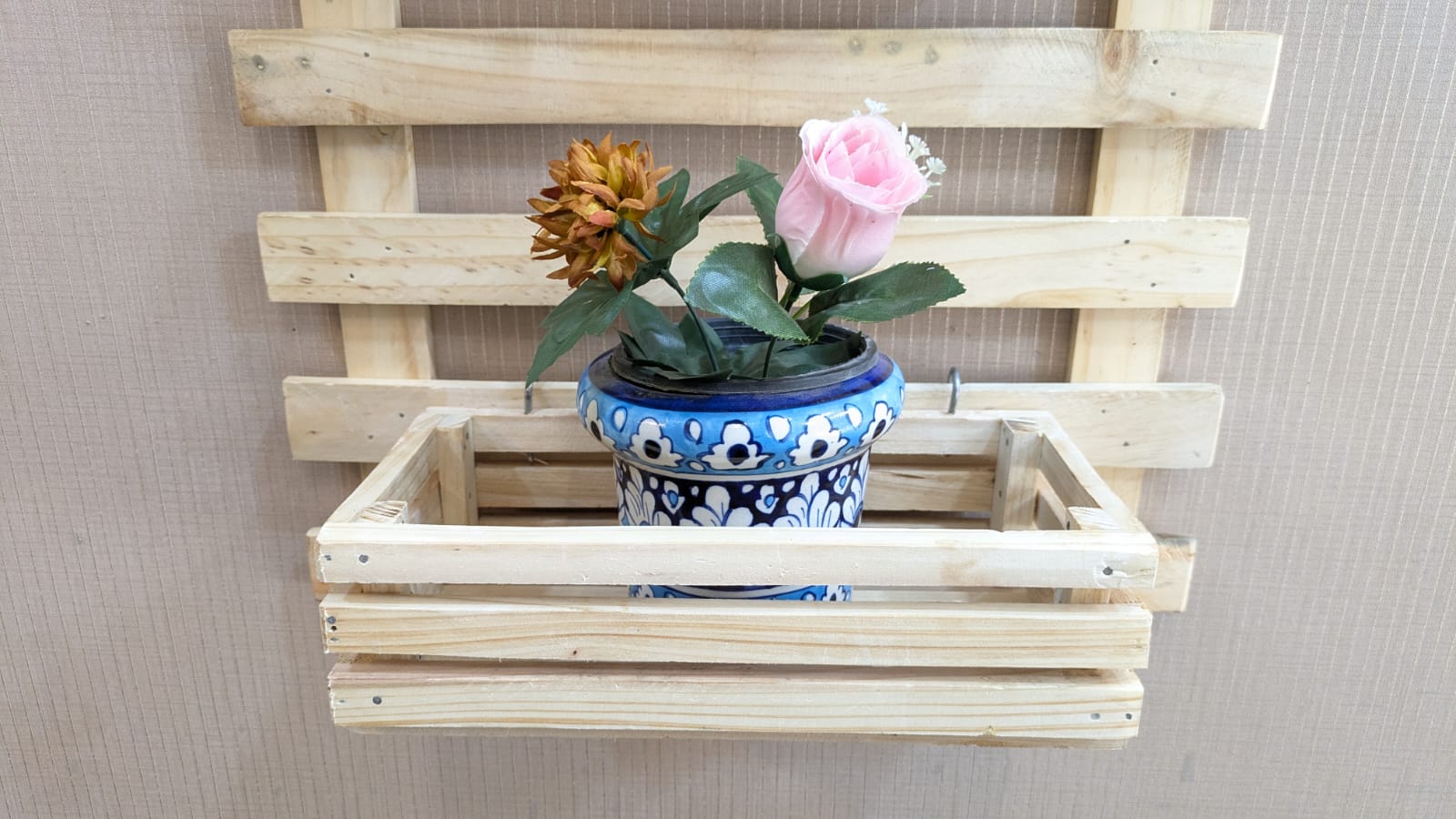 Brand New Decorative Wall Hanging Plants Holder