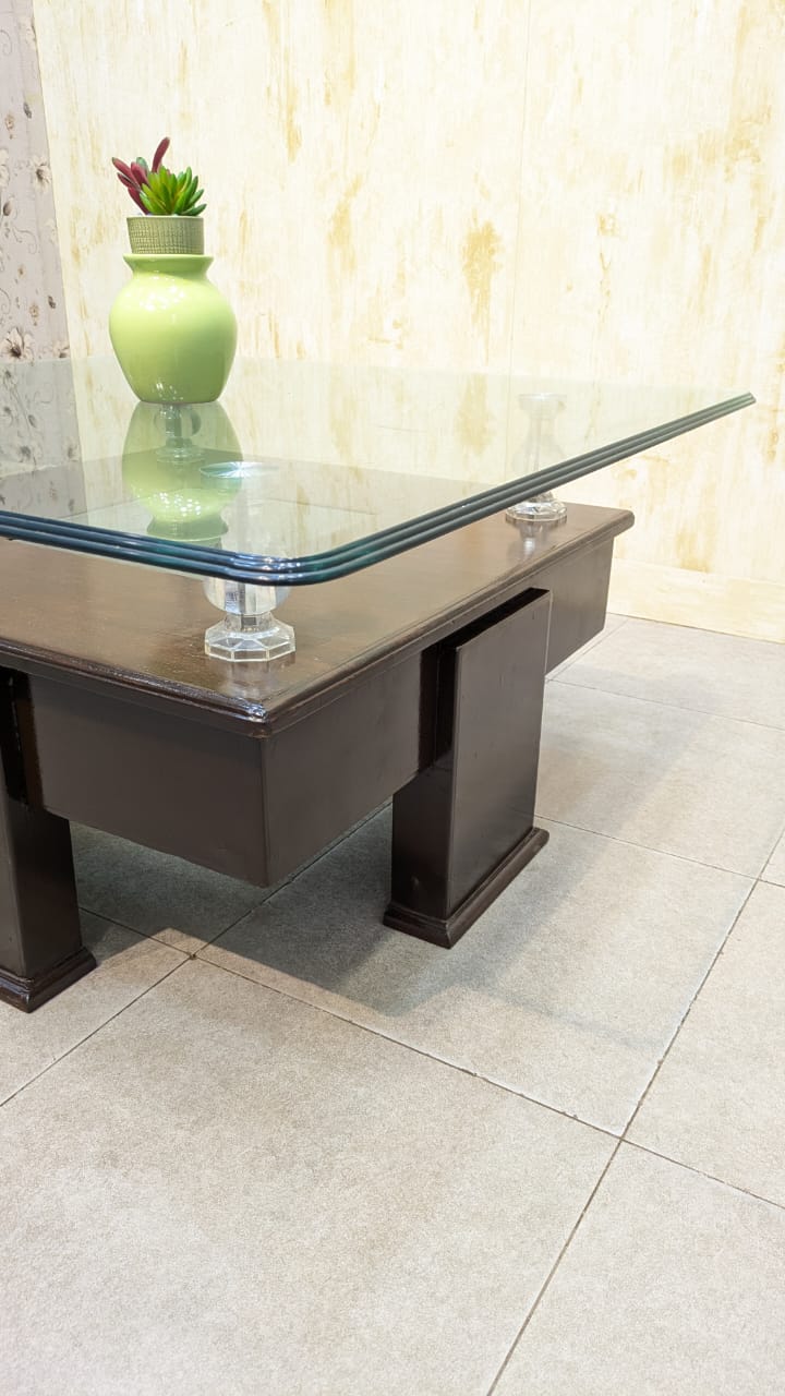 Elegant Design Center Table